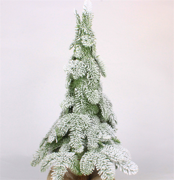 Mini-kerstboom voor kersthuisdecoratie