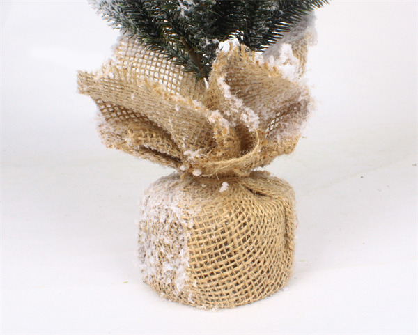 Small Christmas Decorations with Linen Base.jpg