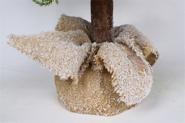 Christmas Decorations with Linen Base.jpg